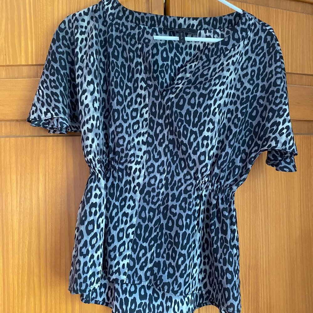 BCBG Maxazria Women Leopard Print Top Small V-Neck Cinched Waist